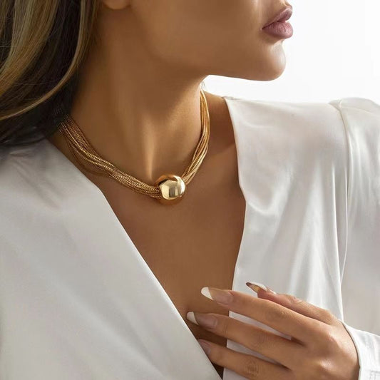 COLLANA VERSATILE,PERFETTA PER UN LOOK RICERCATO E SEMPLICE. IN DUE TONALITA' TUTTE DA SCOPRIRE